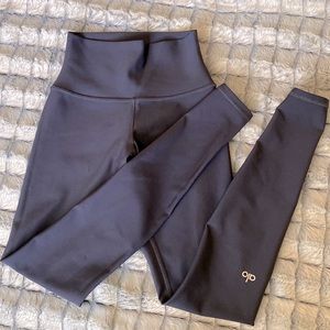 ALO LEGGINGS BLUE SIZE XS NEVER USED